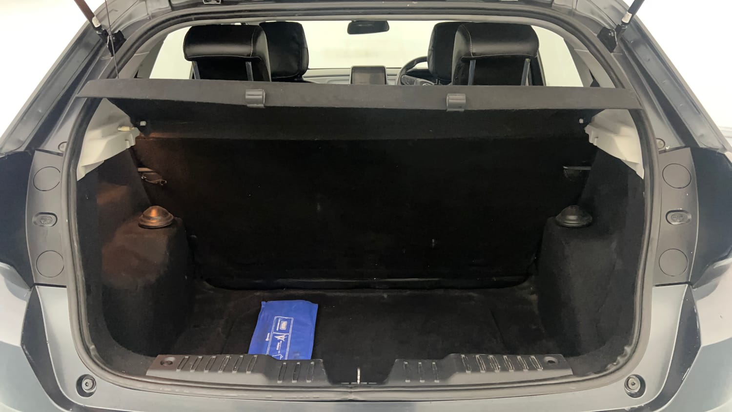 Used 2021 Tata Altroz XZ Petrol Petrol Manual interior DICKY INSIDE VIEW