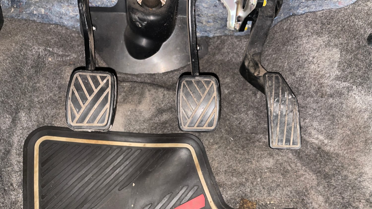 Used 2014 Maruti Suzuki Celerio VXi Petrol Manual interior PEDALS VIEW