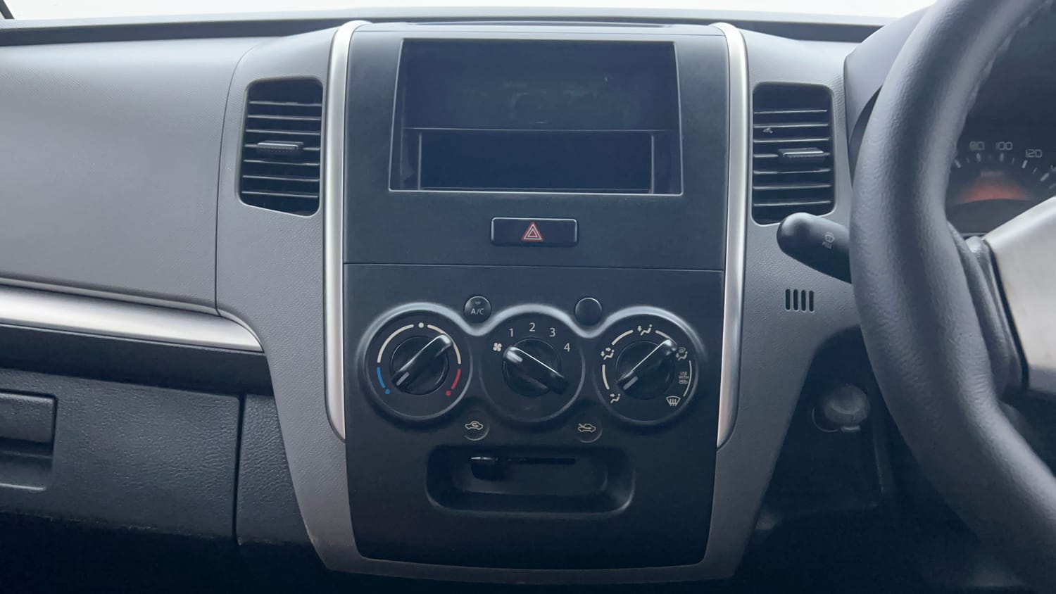 Used 2012 Maruti Suzuki Wagon R LXi Petrol Manual interior MUSIC SYSTEM & AC CONTROL VIEW