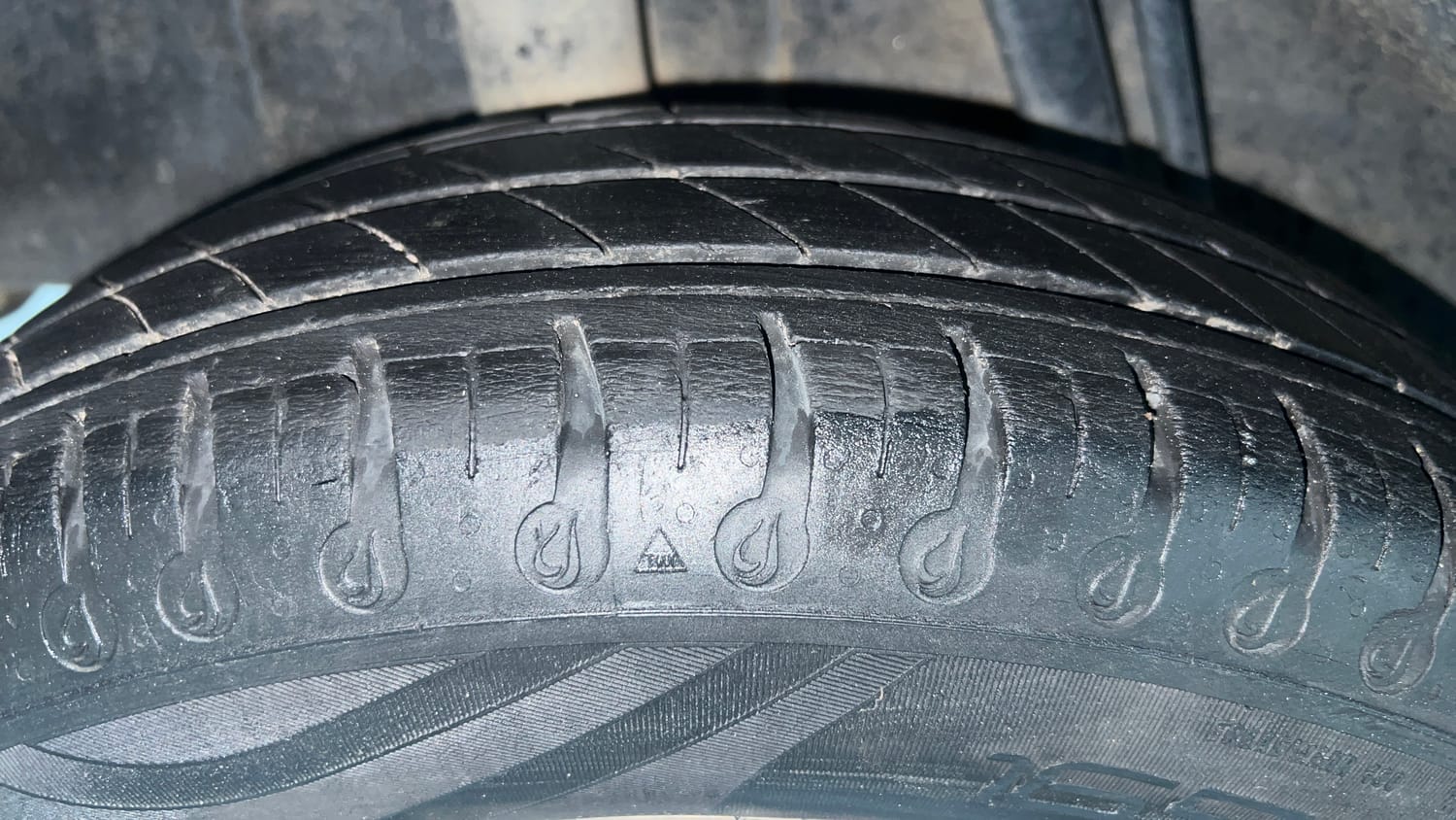 Used 2020 Renault Kwid RXT 1.0 AMT Opt Petrol Automatic tyres RIGHT REAR TYRE TREAD VIEW