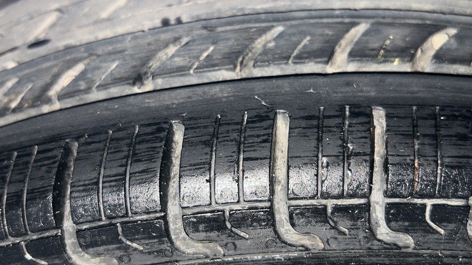 Used 2014 Hyundai Eon Sportz Petrol Manual tyres RIGHT REAR TYRE TREAD VIEW