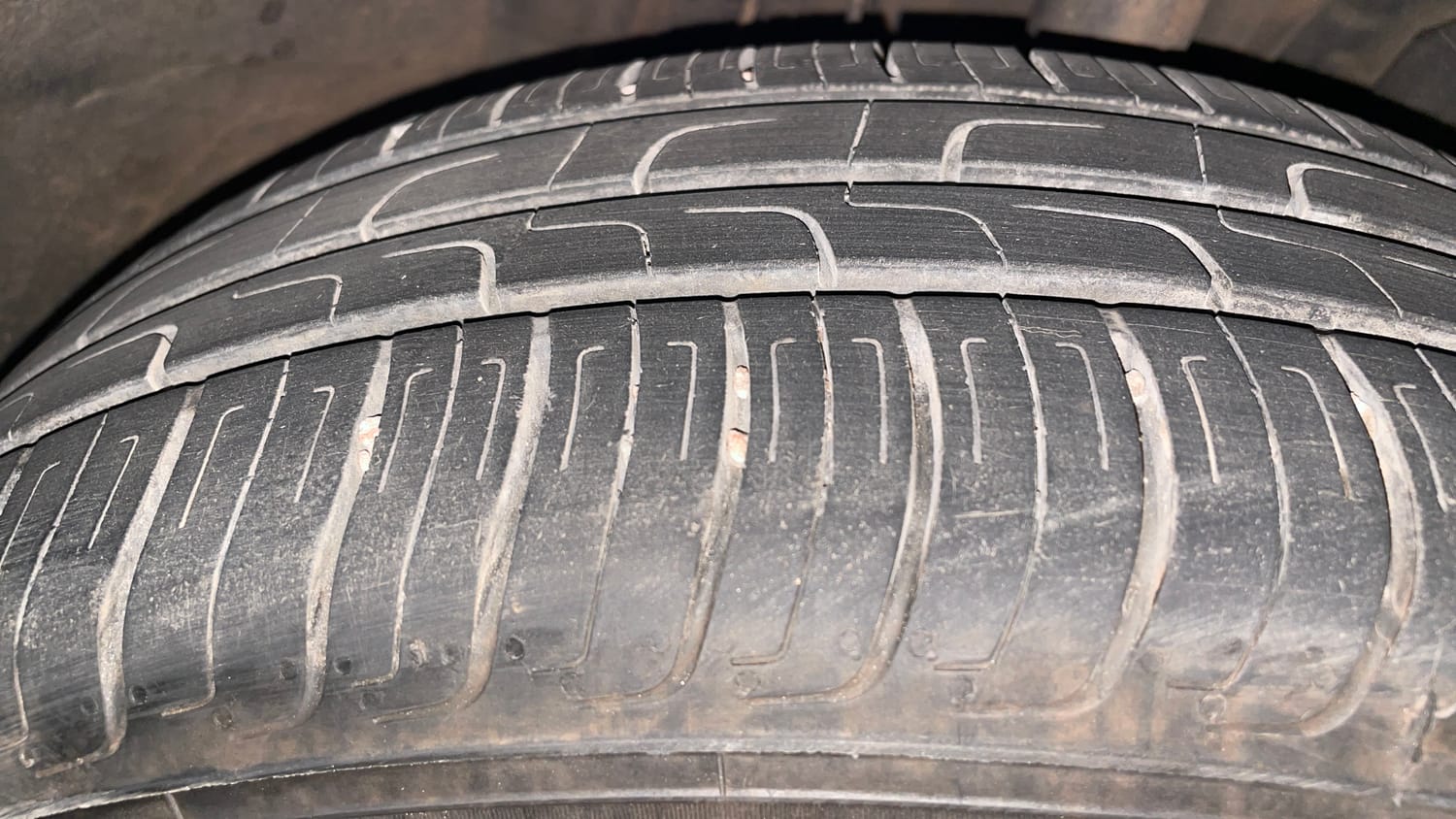 Used 2022 Renault Triber RXZ EASY-R AMT Dual Tone Petrol Automatic tyres RIGHT FRONT TYRE TREAD VIEW