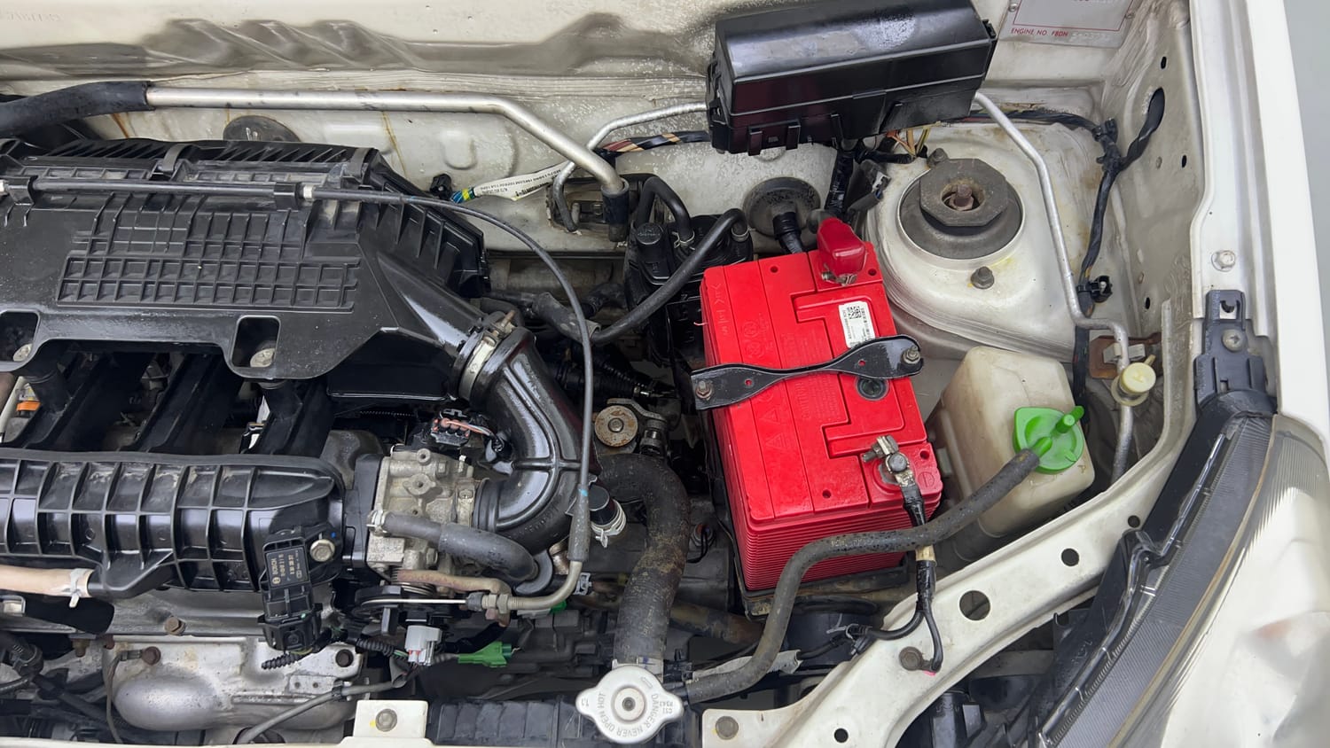 Used 2015 Maruti Suzuki Alto 800 Lxi Petrol Manual engine ENGINE LEFT SIDE VIEW