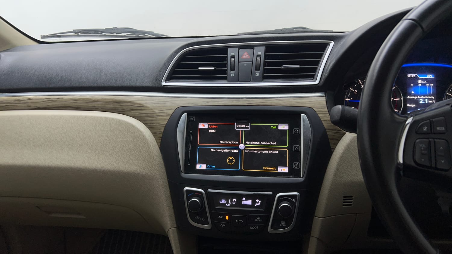 Used 2018 Maruti Suzuki Ciaz Alpha Hybrid 1.5 Petrol Manual top_features Touch screen infotainment system