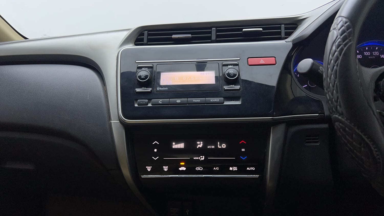 Used 2015 Honda City SV Petrol Manual top_features Integrated (in-dash) music system