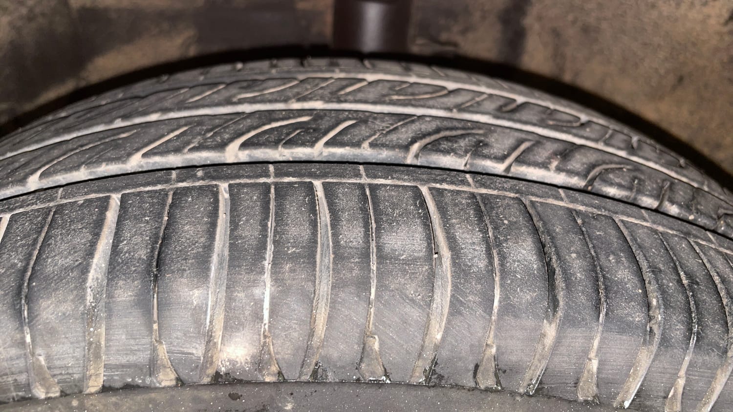 Used 2015 Hyundai Grand i10 Asta AT 1.2 Kappa VTVT Petrol Automatic tyres LEFT FRONT TYRE TREAD VIEW