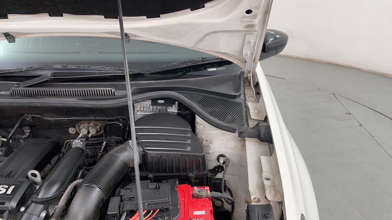 Used 2019 volkswagen Polo GT TSI Petrol Automatic engine ENGINE LEFT SIDE HINGE & APRON VIEW