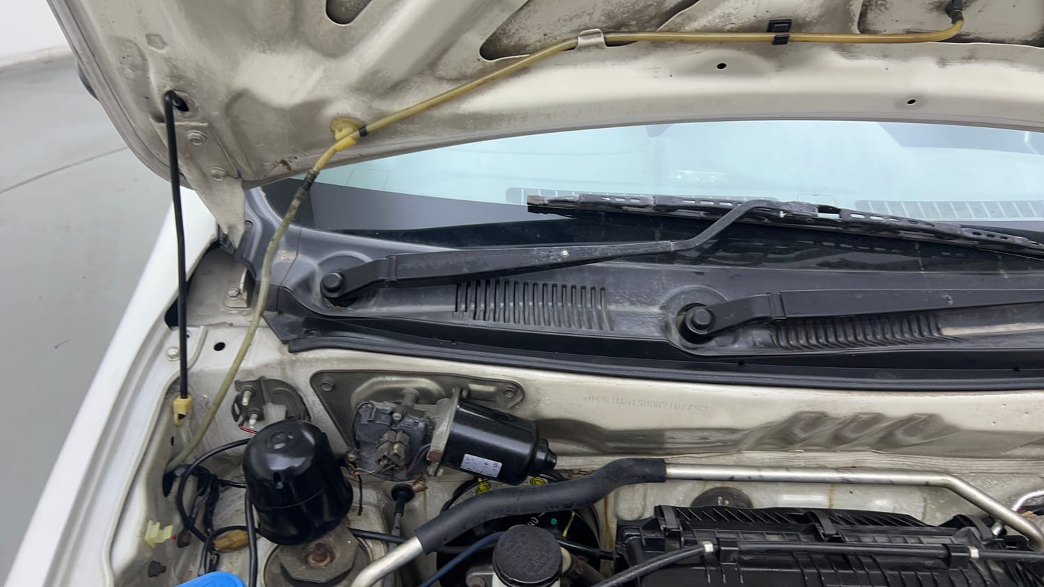 Used 2015 Maruti Suzuki Alto 800 Lxi Petrol Manual engine ENGINE RIGHT SIDE HINGE & APRON VIEW