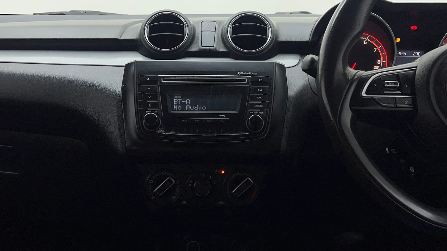 Used 2018 Maruti Suzuki Swift VXi AMT Petrol Automatic interior MUSIC SYSTEM & AC CONTROL VIEW
