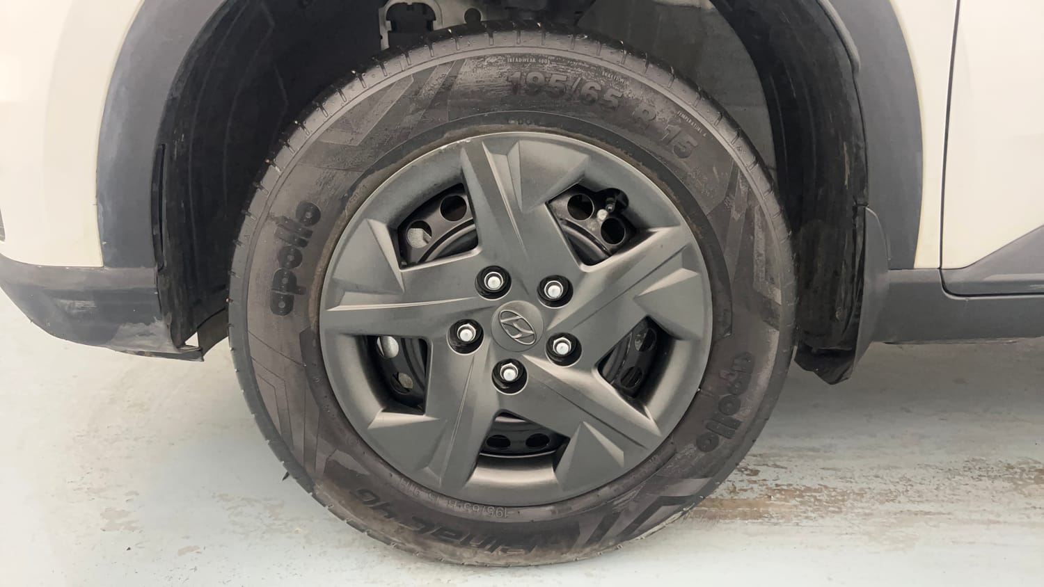 Used 2025 Hyundai Venue E 1.2 Petrol Petrol Manual tyres LEFT FRONT TYRE RIM VIEW