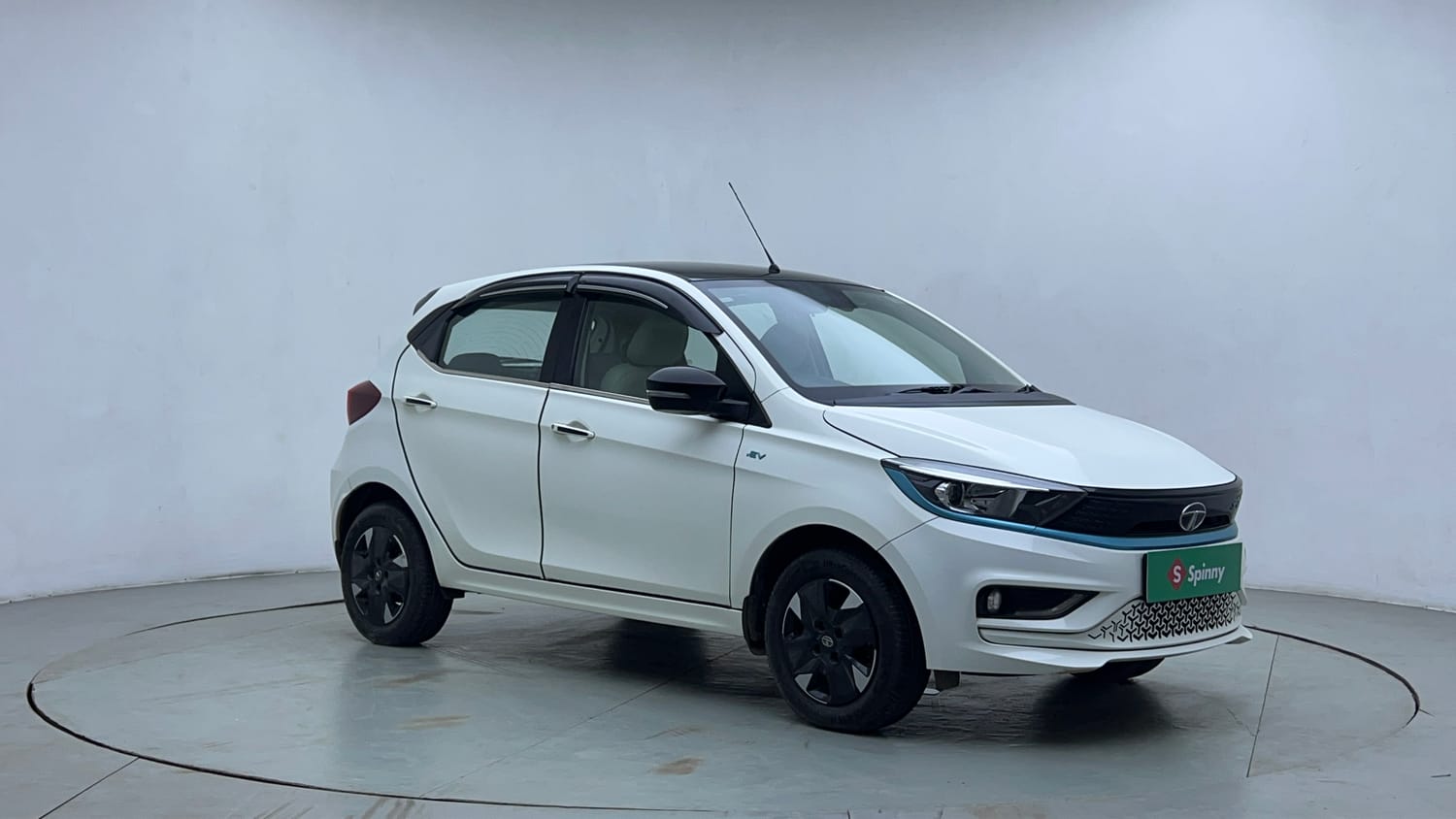 Used 2023 Tata Tiago EV XZ Plus Tech LUX Long Range Electric Automatic exterior RIGHT FRONT CORNER VIEW