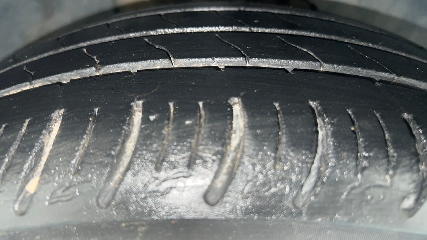 Used 2021 Tata Altroz XZ Petrol Petrol Manual tyres RIGHT FRONT TYRE TREAD VIEW
