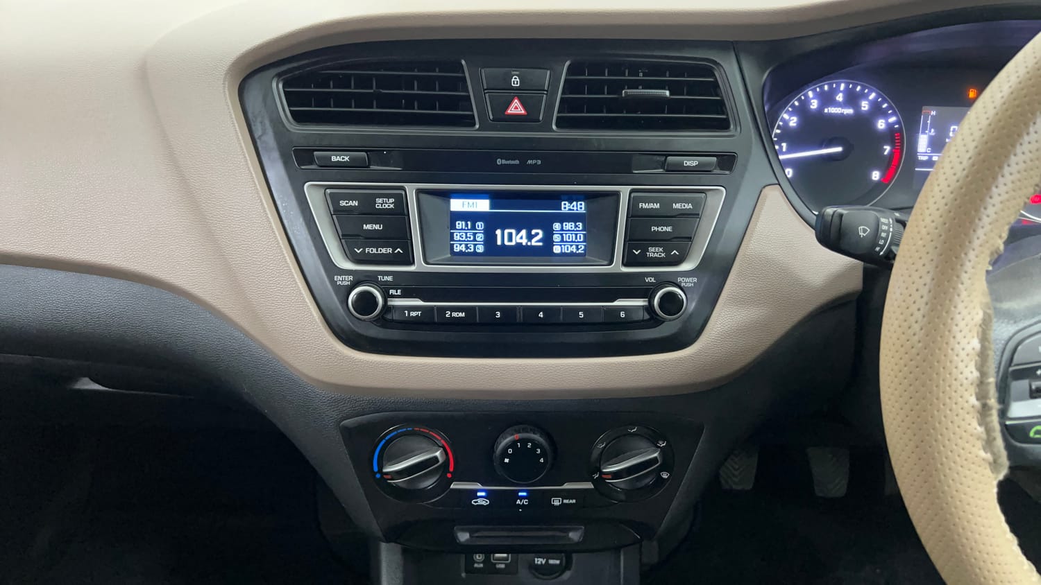 Used 2017 Hyundai Elite i20 Sportz 1.2 Petrol Manual interior MUSIC SYSTEM & AC CONTROL VIEW