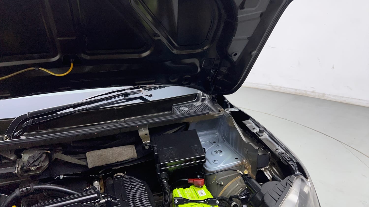 Used 2018 Renault Kwid CLIMBER 1.0 Petrol Manual engine ENGINE LEFT SIDE HINGE & APRON VIEW