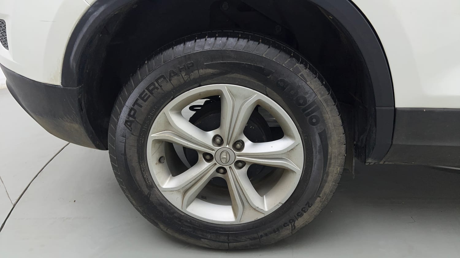 Used 2022 Tata Harrier XTA Plus Diesel Automatic tyres RIGHT REAR TYRE RIM VIEW