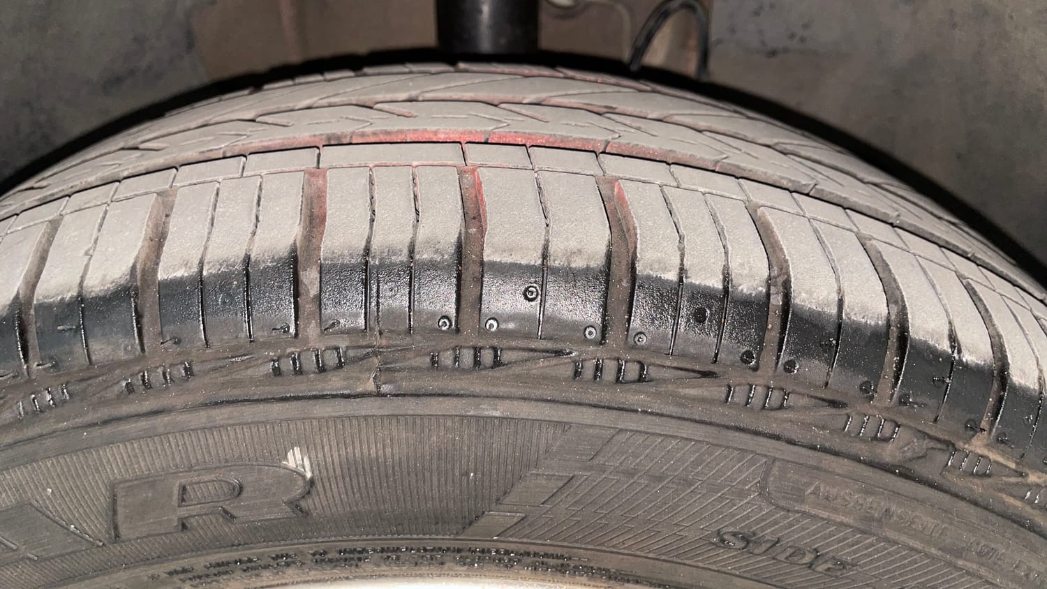 Used 2017 Tata Tiago Revotron XZ Petrol Manual tyres RIGHT FRONT TYRE TREAD VIEW