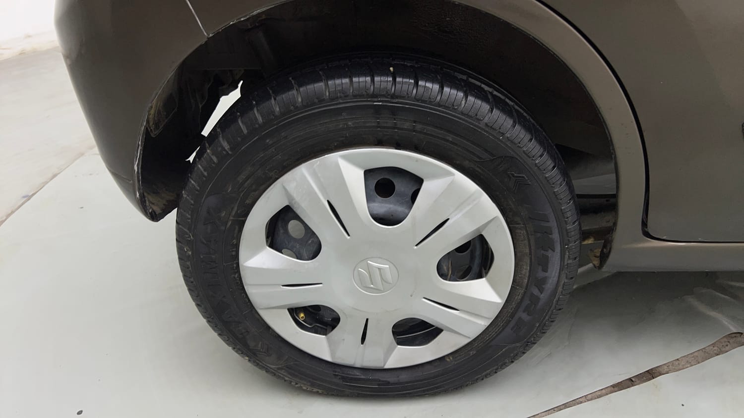 Used 2015 Maruti Suzuki Wagon R VXI Petrol Manual tyres RIGHT REAR TYRE RIM VIEW