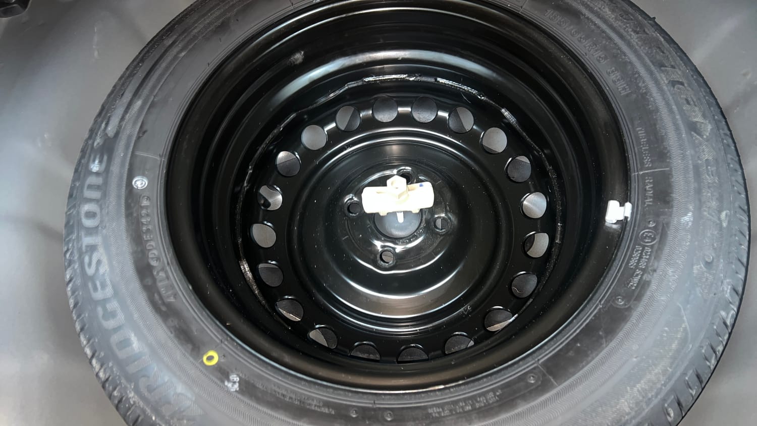 Used 2021 Hyundai i20 Sportz 1.2 MT Petrol Manual tyres SPARE TYRE VIEW