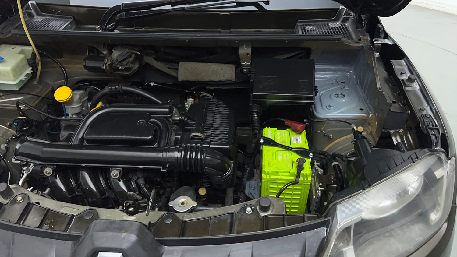 Used 2018 Renault Kwid CLIMBER 1.0 Petrol Manual engine ENGINE LEFT SIDE VIEW