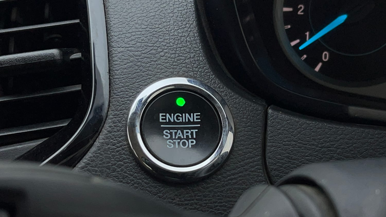 Used 2020 Ford Figo Aspire Titanium1.5 TDCi Diesel Manual top_features Keyless start