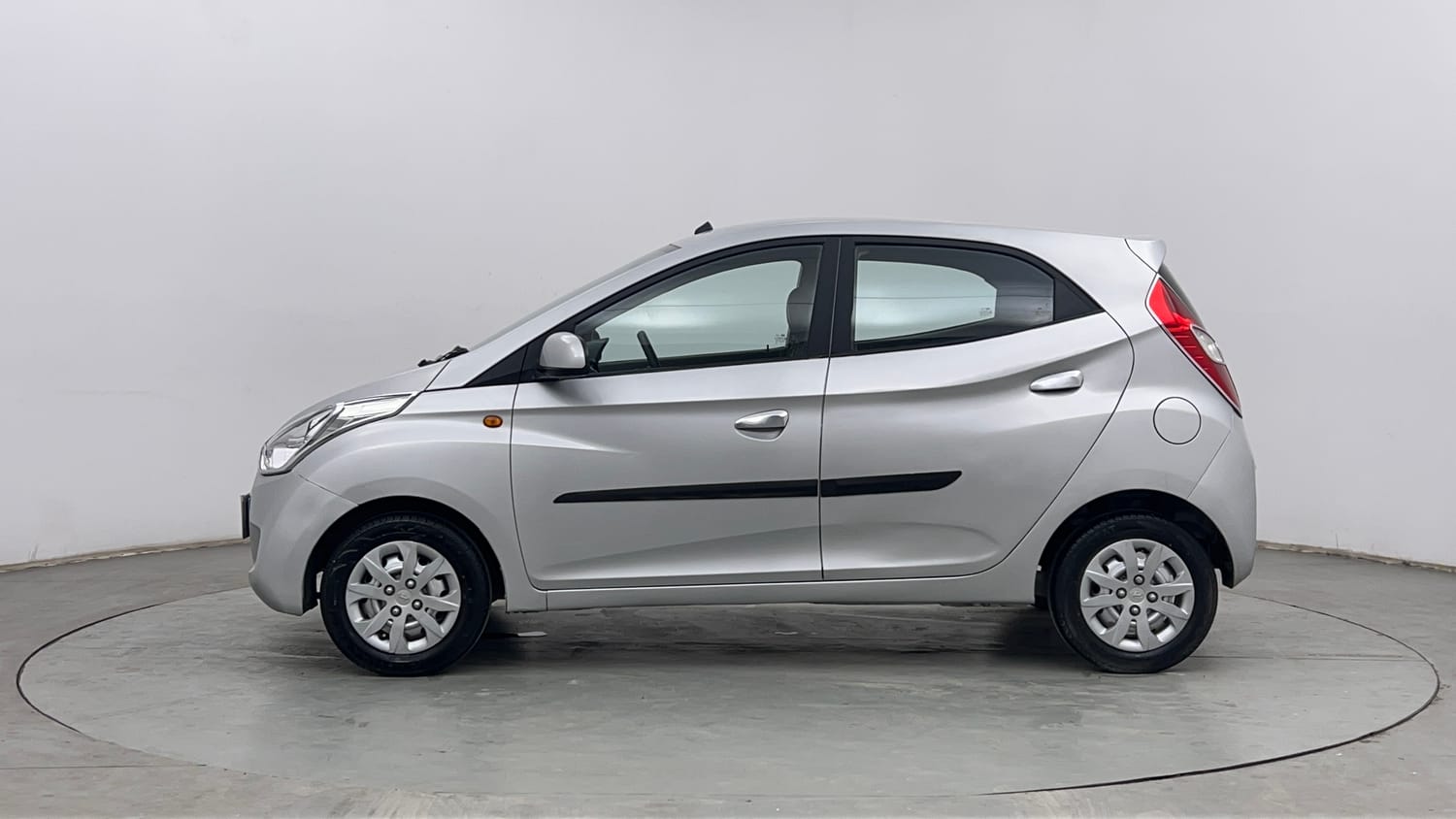 Used 2014 Hyundai Eon Sportz Petrol Manual exterior LEFT SIDE VIEW