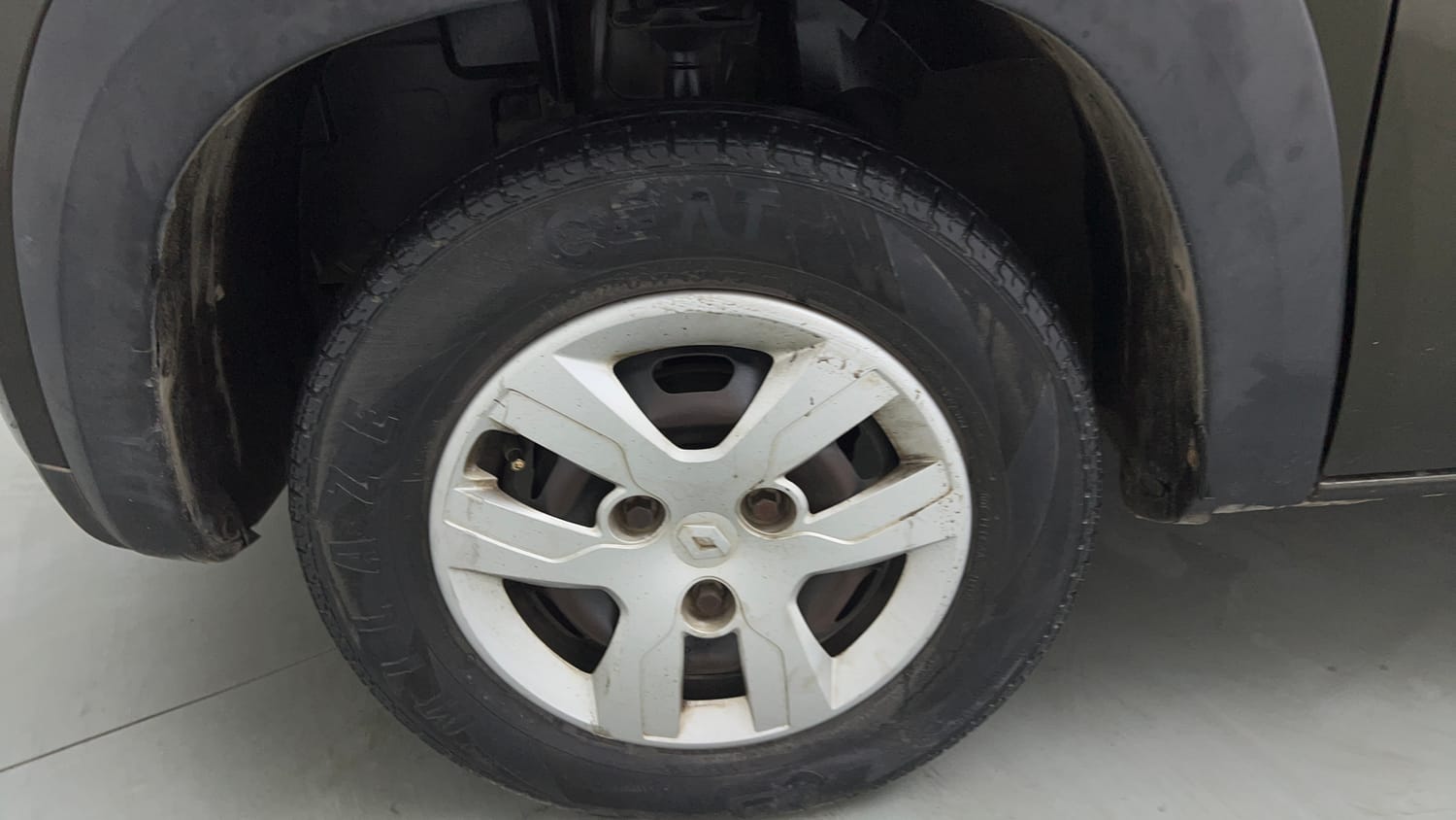 Used 2017 Renault Kwid 1.0 RXT Petrol Manual tyres LEFT FRONT TYRE RIM VIEW