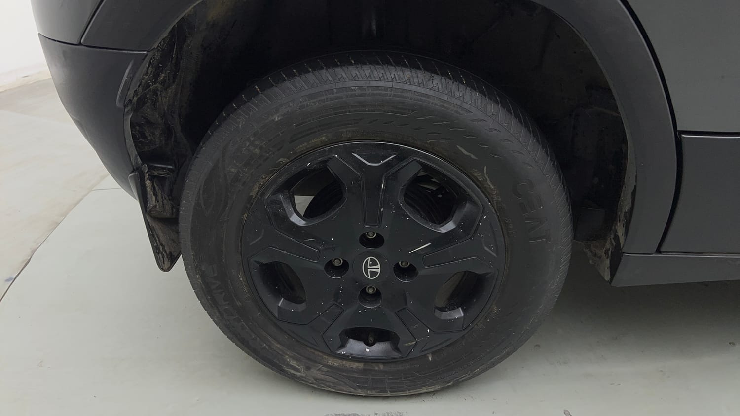 Used 2024 Tata Punch Accomplished iCNG Cng Manual tyres RIGHT REAR TYRE RIM VIEW