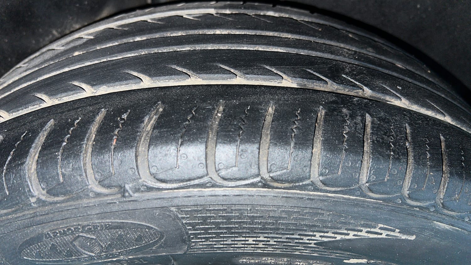Used 2021 Ford EcoSport Titanium Plus 1.5L Ti-VCT AT Petrol Automatic tyres RIGHT REAR TYRE TREAD VIEW