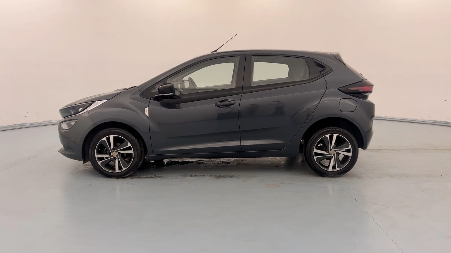 Used 2021 Tata Altroz XZ Petrol Petrol Manual exterior LEFT SIDE VIEW