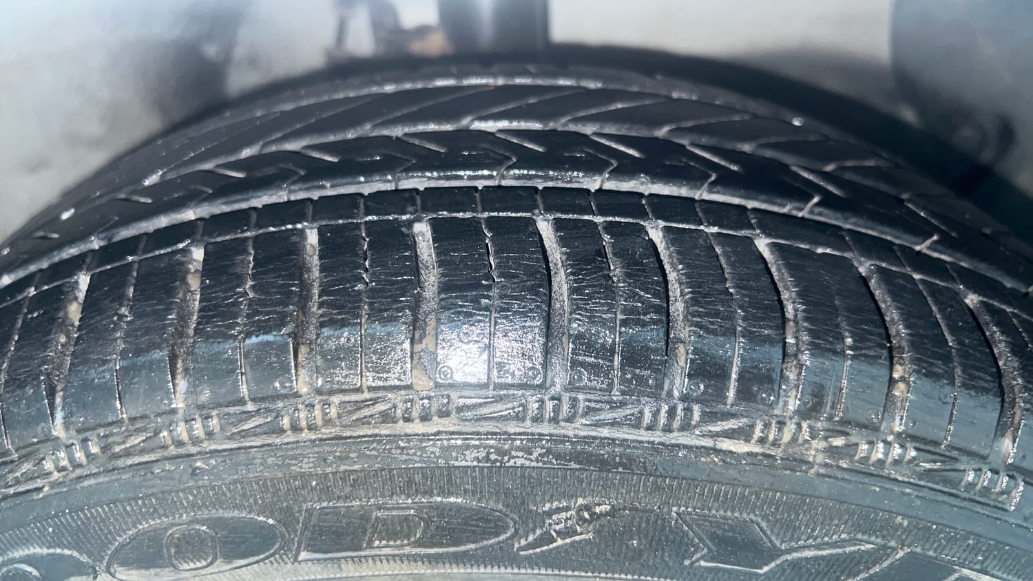 Used 2015 Hyundai Grand i10 Magna 1.2 Kappa VTVT Petrol Manual tyres RIGHT FRONT TYRE TREAD VIEW