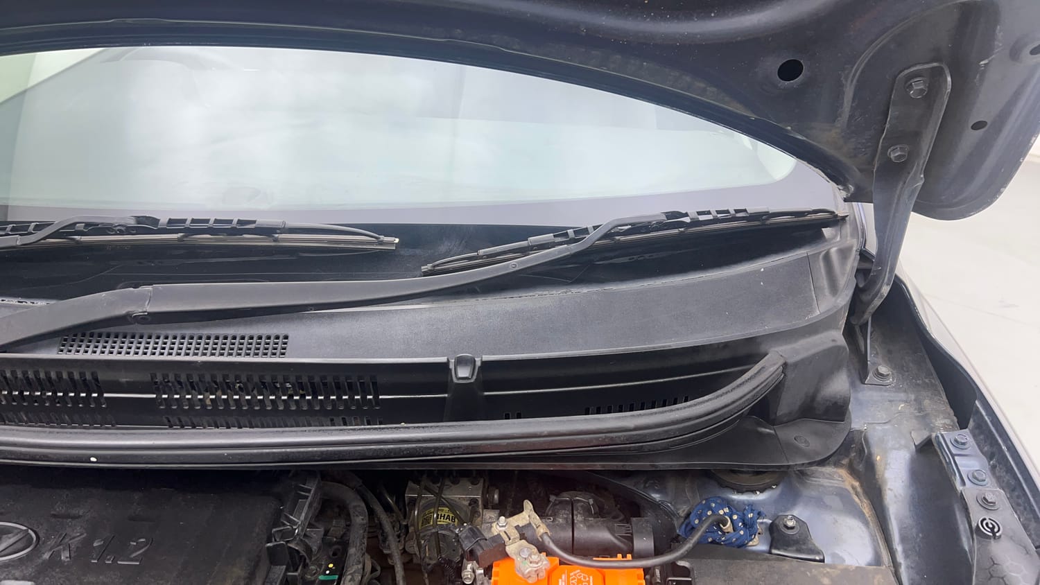 Used 2021 Hyundai Grand i10 Nios Sportz 1.2 Kappa VTVT CNG Cng Manual engine ENGINE LEFT SIDE HINGE & APRON VIEW