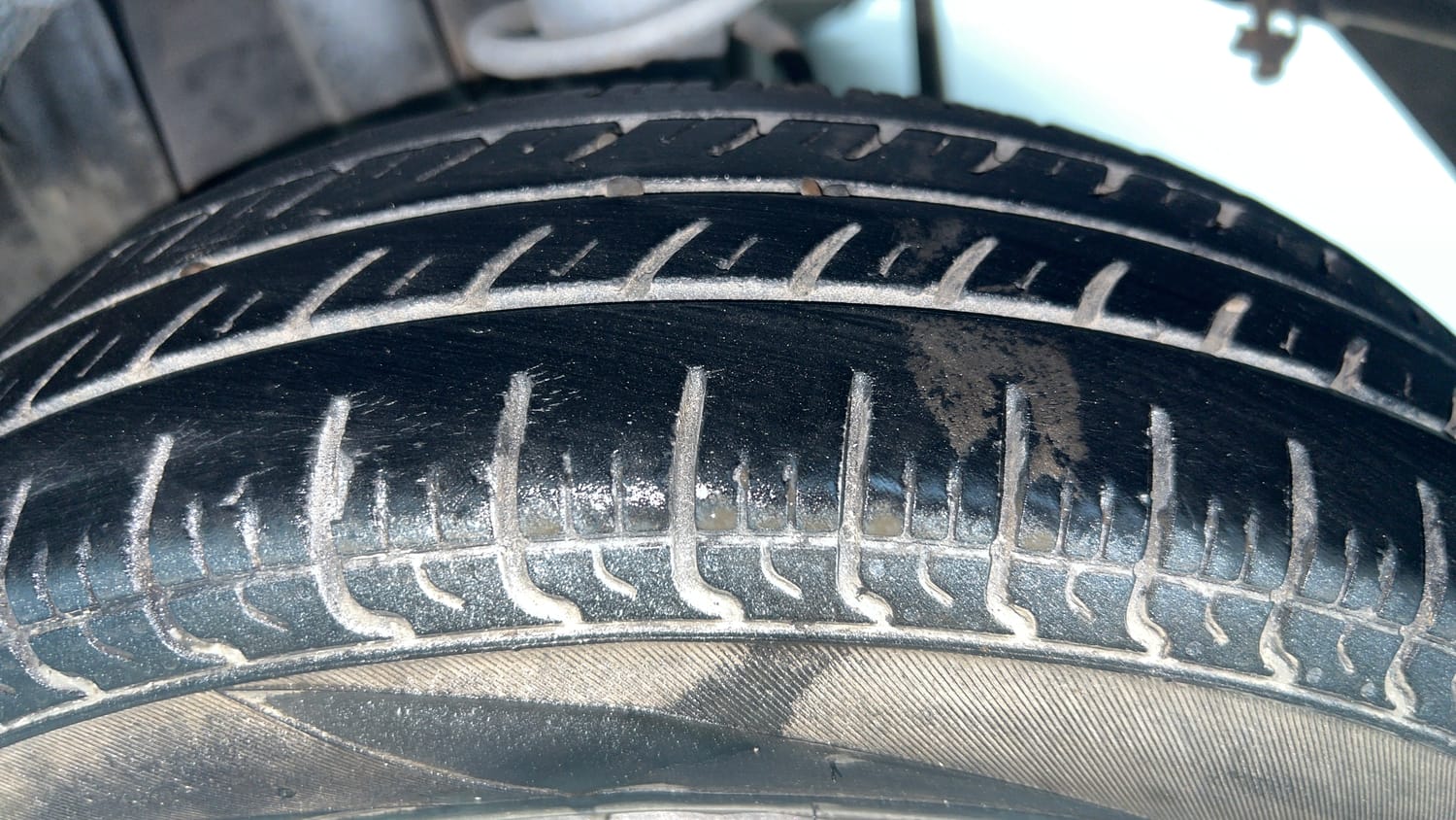 Used 2015 Maruti Suzuki Alto 800 Lxi Petrol Manual tyres LEFT REAR TYRE TREAD VIEW