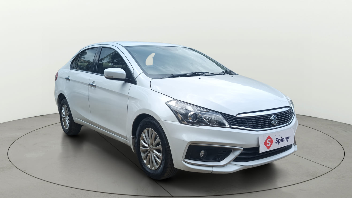 Used 2018 Maruti Suzuki Ciaz Delta Hybrid 1.5 Petrol Manual exterior RIGHT FRONT CORNER VIEW