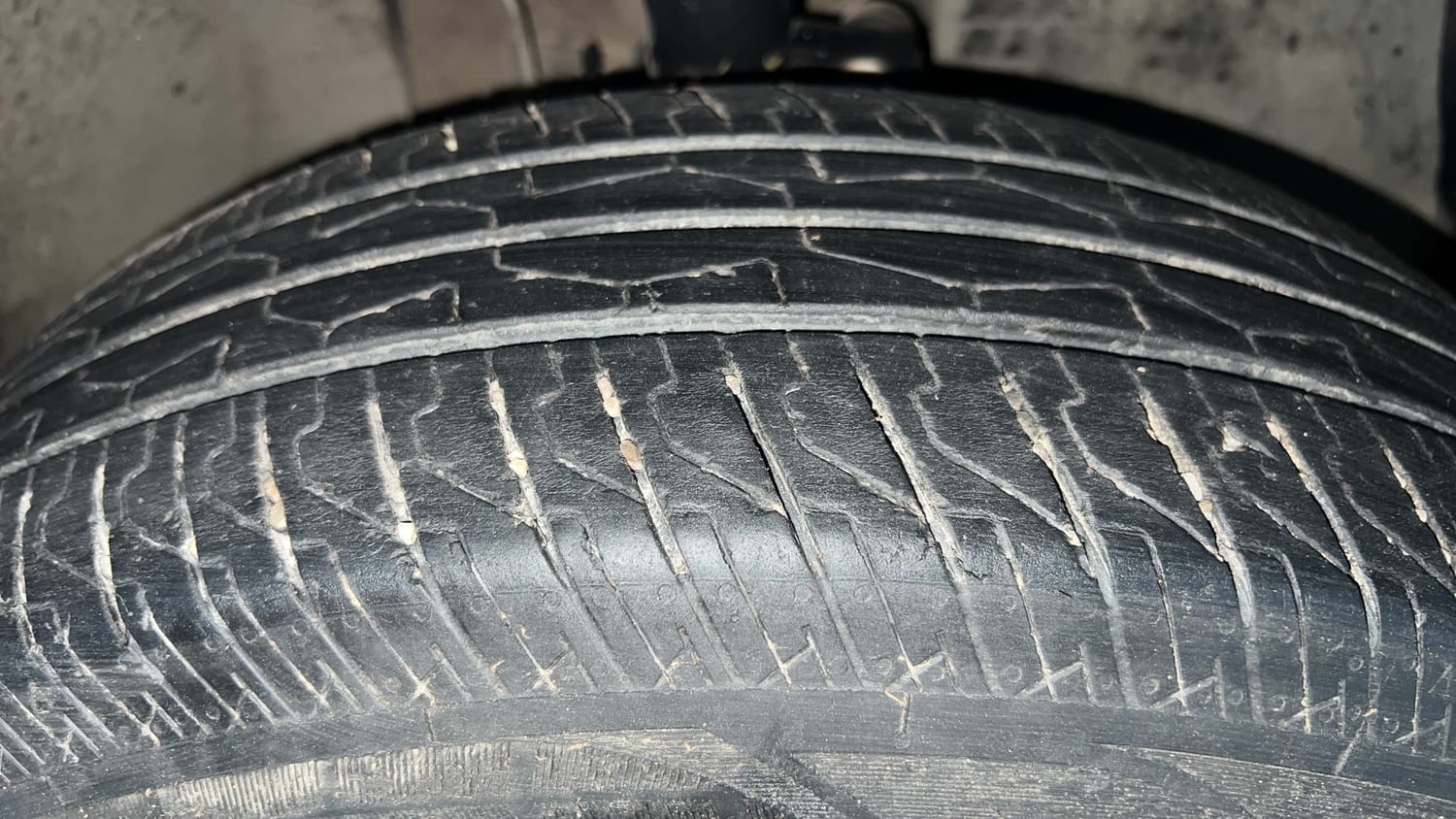 Used 2024 Tata Punch Accomplished iCNG Cng Manual tyres RIGHT FRONT TYRE TREAD VIEW