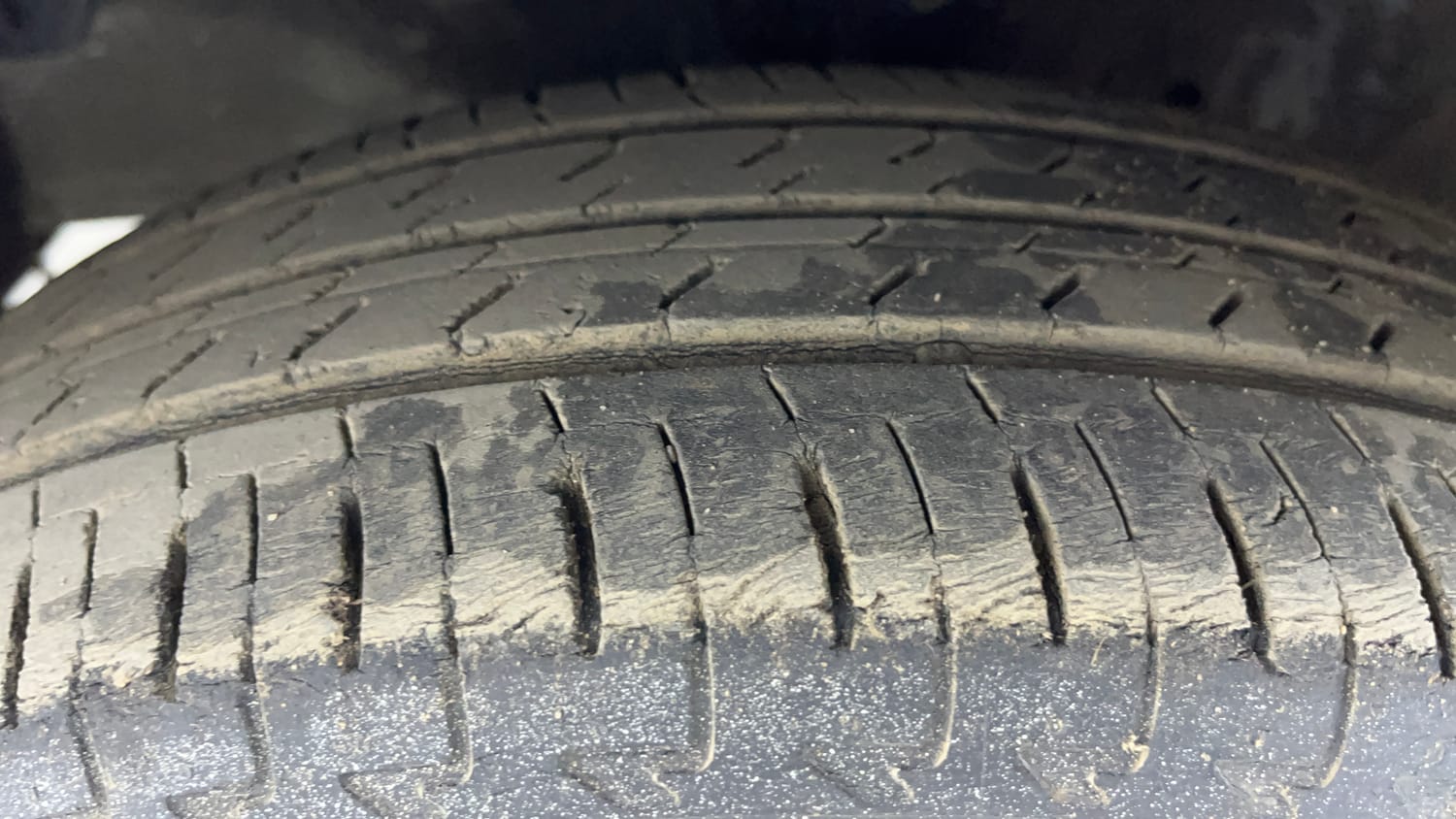 Used 2014 Honda City SV Petrol Manual tyres LEFT FRONT TYRE TREAD VIEW