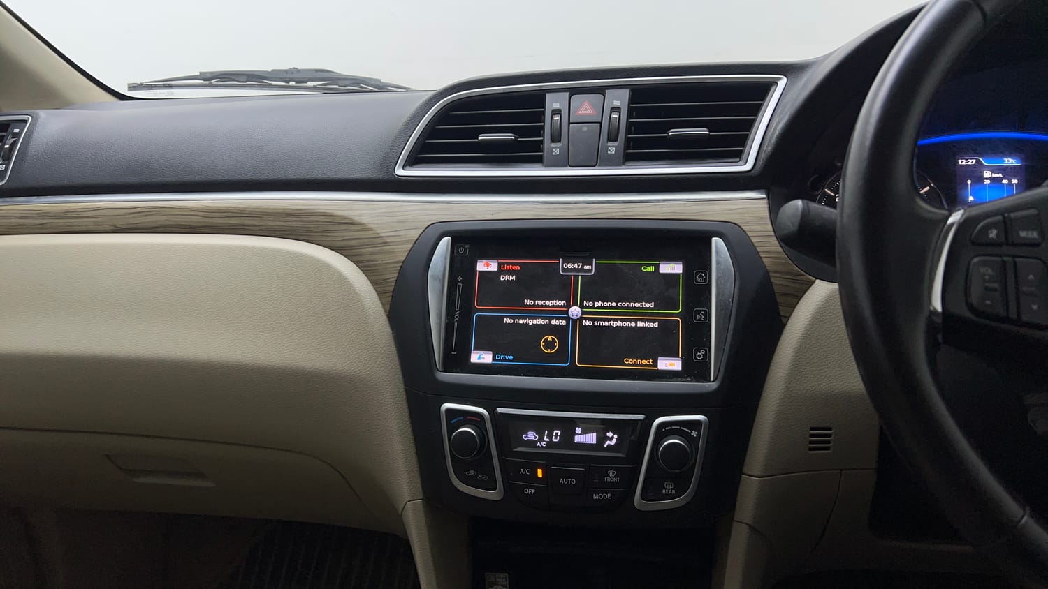 Used 2018 Maruti Suzuki Ciaz Alpha Hybrid 1.5 Petrol Manual top_features Integrated (in-dash) music system
