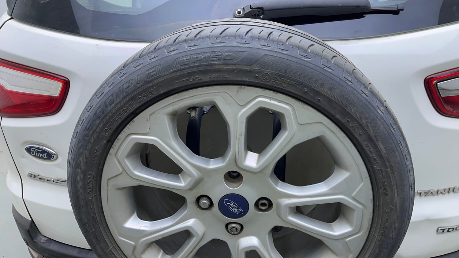 Used 2018 Ford EcoSport Titanium + 1.5L TDCi Diesel Manual tyres SPARE TYRE VIEW