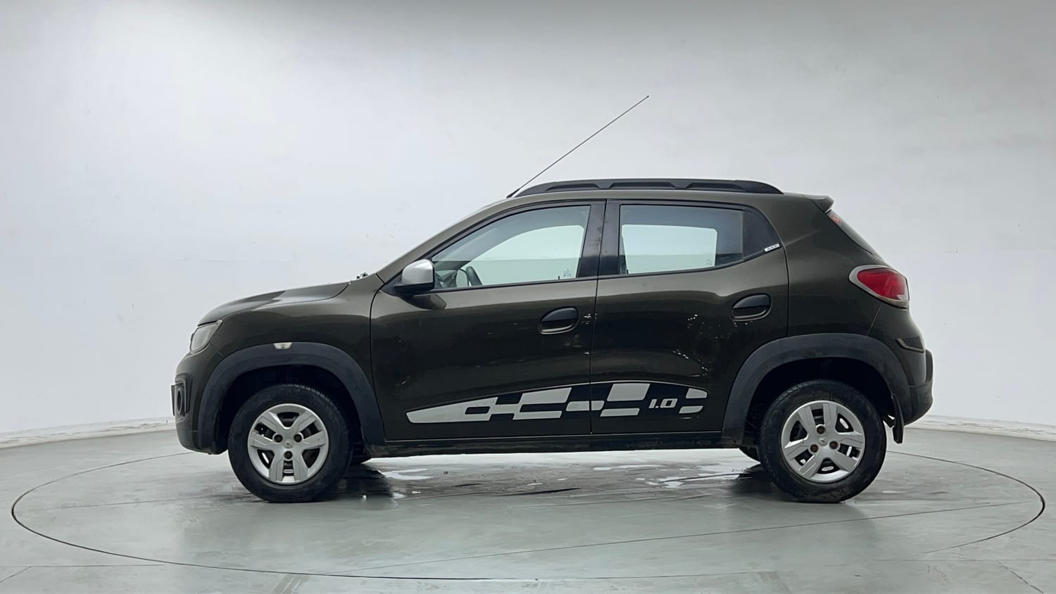 Used 2017 Renault Kwid 1.0 RXT Petrol Manual exterior LEFT SIDE VIEW