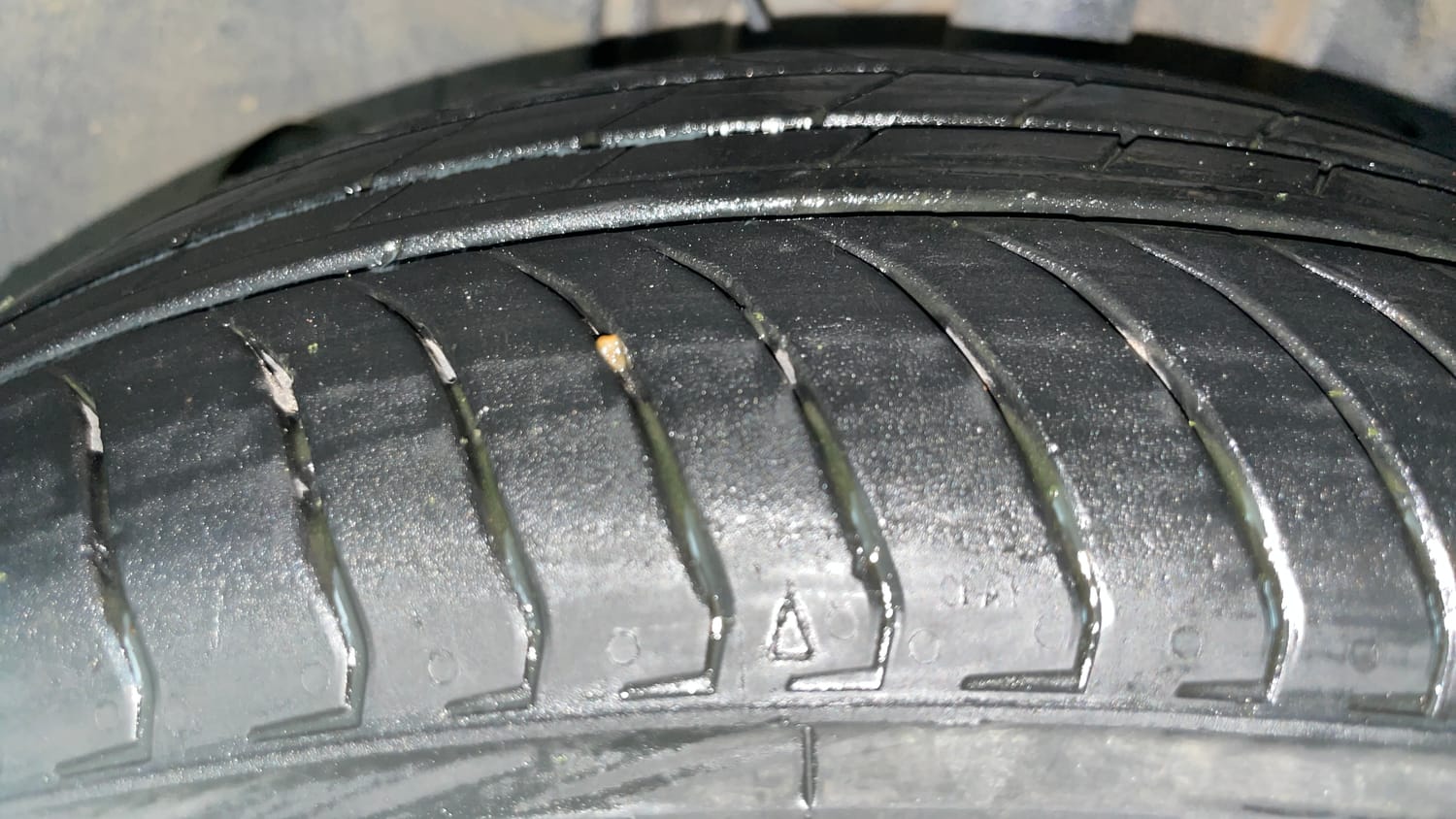 Used 2022 null Petrol Automatic tyres LEFT FRONT TYRE TREAD VIEW