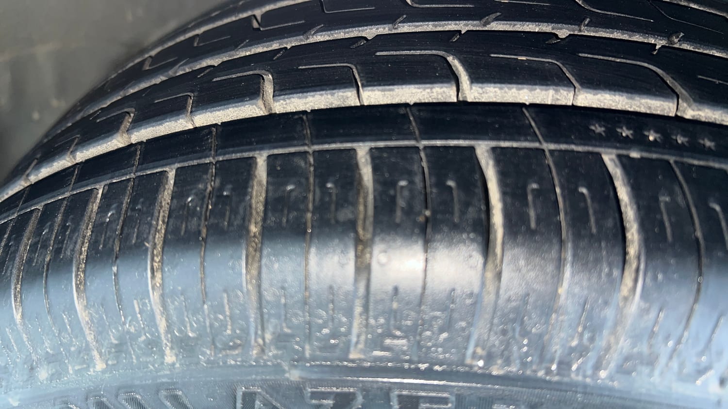 Used 2018 Maruti Suzuki Ciaz Alpha Hybrid 1.5 Petrol Manual tyres RIGHT FRONT TYRE TREAD VIEW