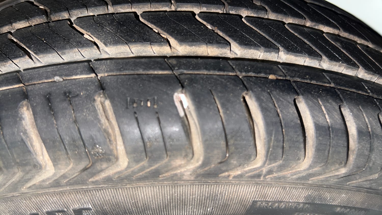 Used 2012 Maruti Suzuki Estilo VXi BS-IV Petrol Manual tyres LEFT REAR TYRE TREAD VIEW