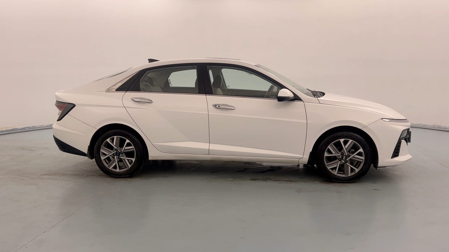 Used 2024 Hyundai Verna SX 1.5 Petrol MT Petrol Manual exterior RIGHT SIDE VIEW