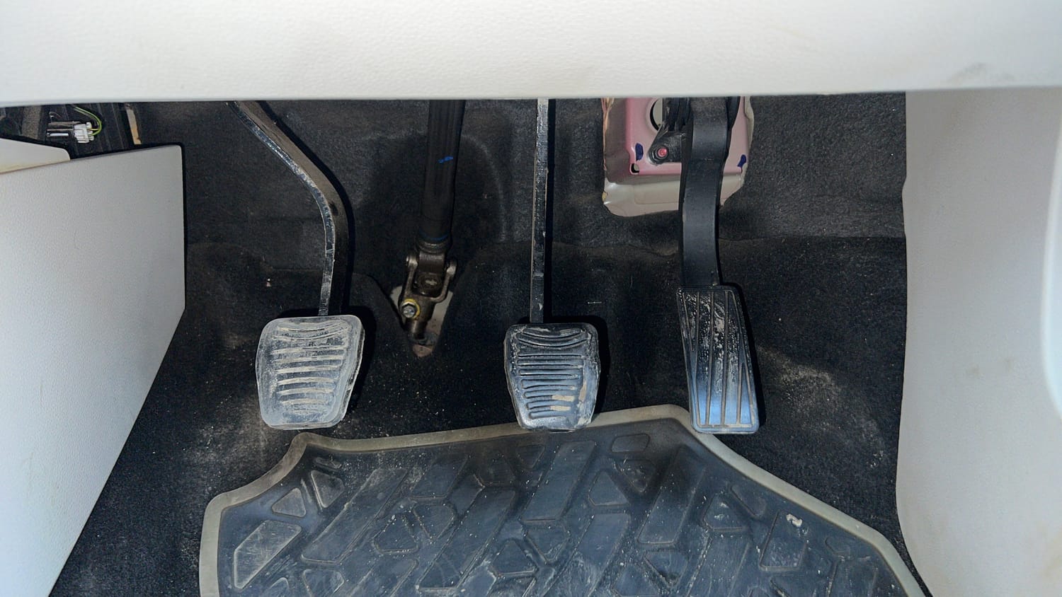Used 2019 Mahindra XUV 300 1.2 W6 Petrol Manual interior PEDALS VIEW