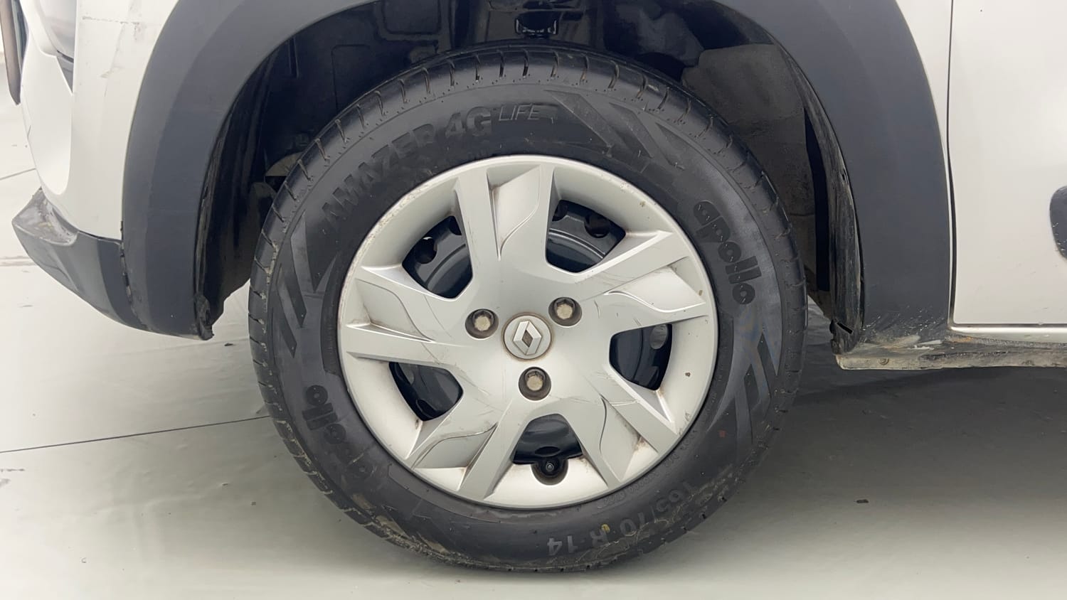 Used 2020 Renault Kwid RXT 1.0 AMT Opt Petrol Automatic tyres LEFT FRONT TYRE RIM VIEW