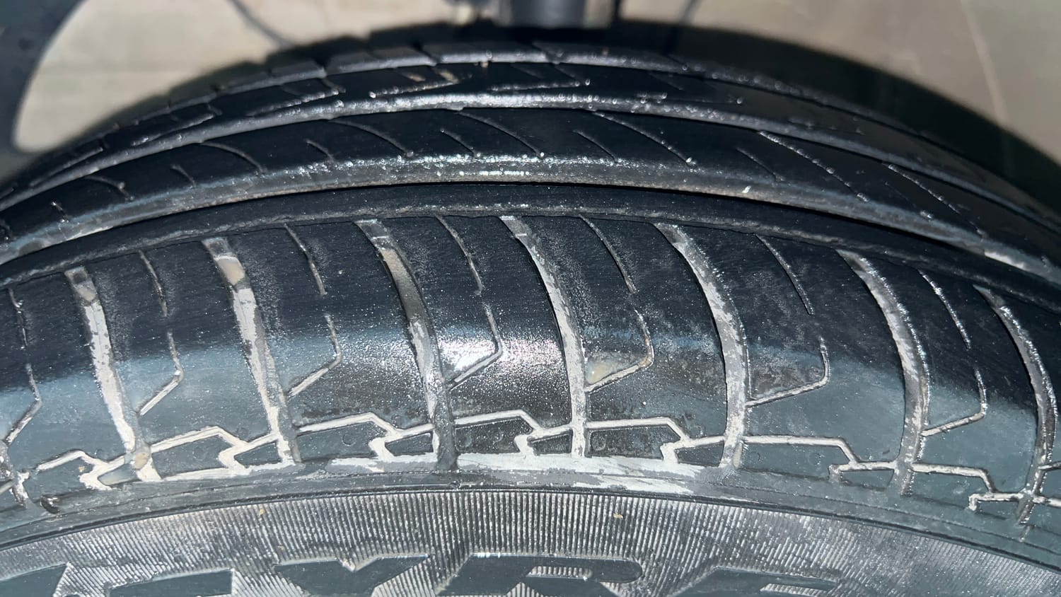 Used 2023 Maruti Suzuki Swift LXi Petrol Manual tyres LEFT FRONT TYRE TREAD VIEW