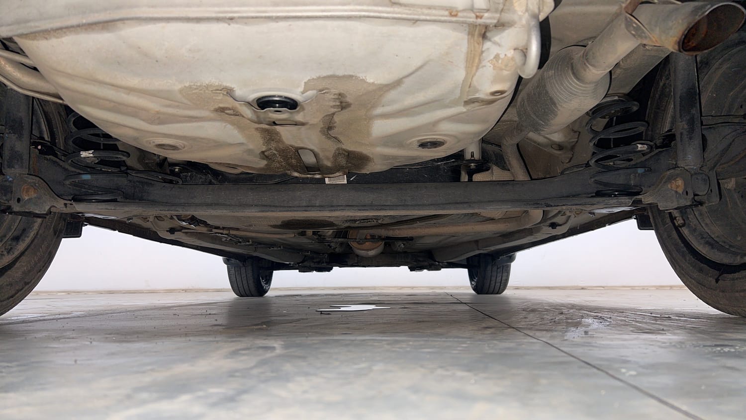 Used 2016 Maruti Suzuki Baleno Delta 1.2 Petrol Manual extra REAR UNDERBODY VIEW (TAKEN FROM REAR)