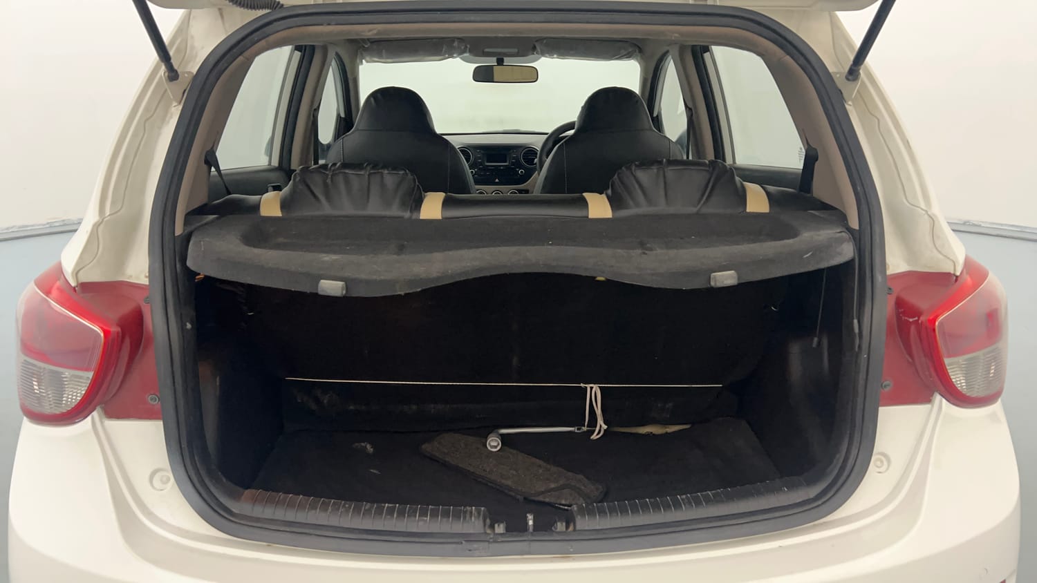 Used 2015 Hyundai Grand i10 Sportz 1.2 Kappa VTVT Petrol Manual interior DICKY INSIDE VIEW