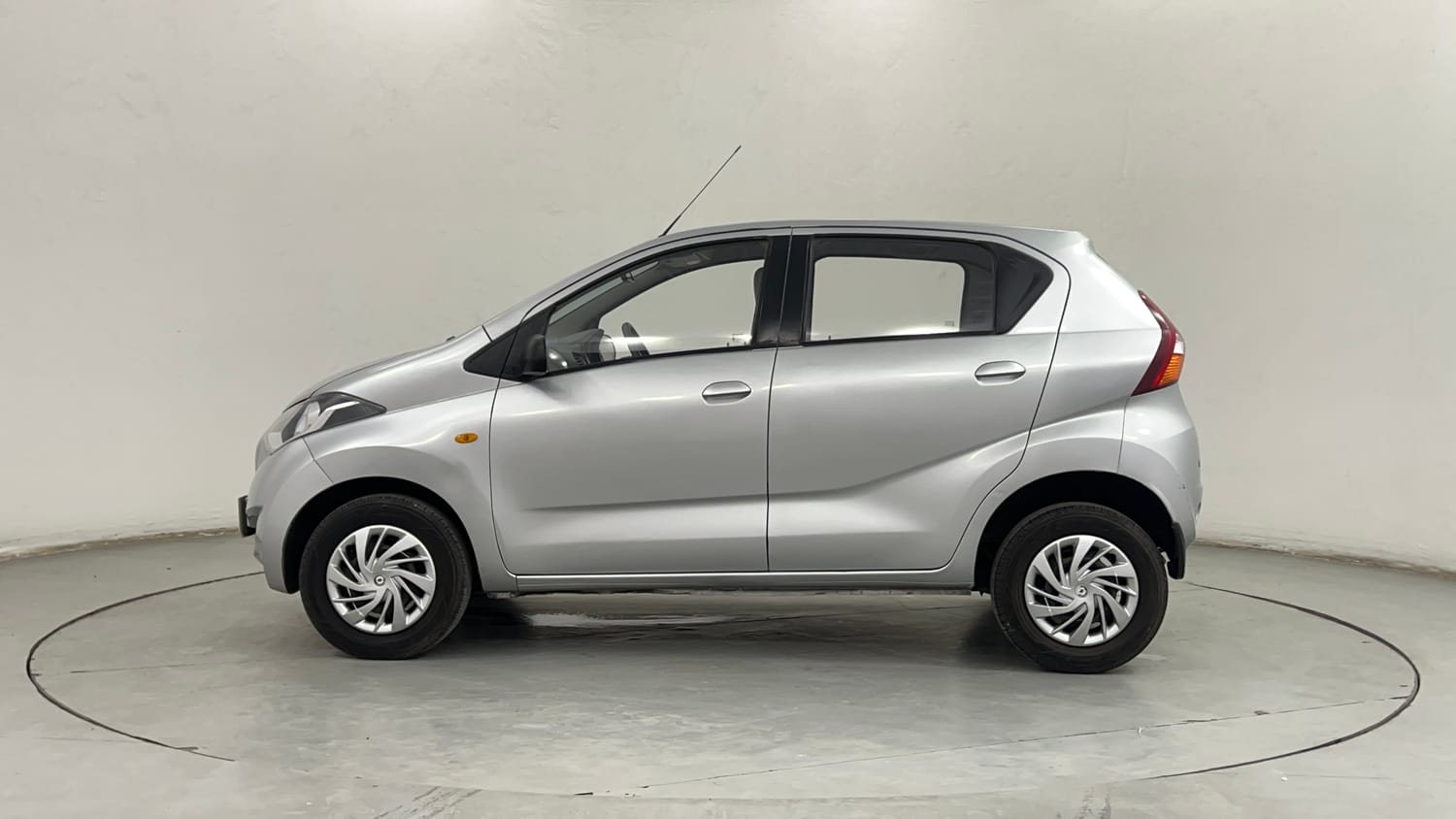 Used 2017 Datsun Redi-GO T (O) Petrol Manual exterior LEFT SIDE VIEW