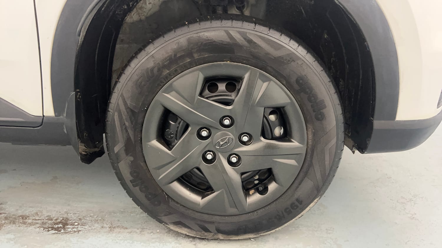 Used 2025 Hyundai Venue E 1.2 Petrol Petrol Manual tyres RIGHT FRONT TYRE RIM VIEW