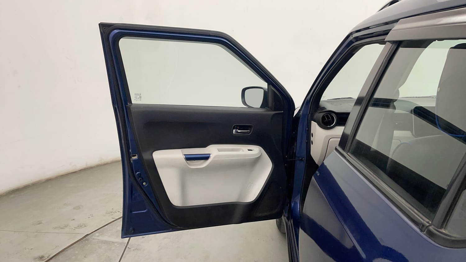 Used 2022 Maruti Suzuki Ignis Alpha 1.2 MT Petrol Manual interior LEFT FRONT DOOR OPEN VIEW